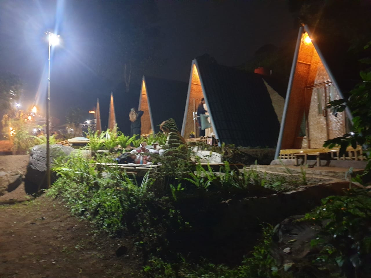 Kancah Nangkub - Deck Penginapan Kabin Segitiga