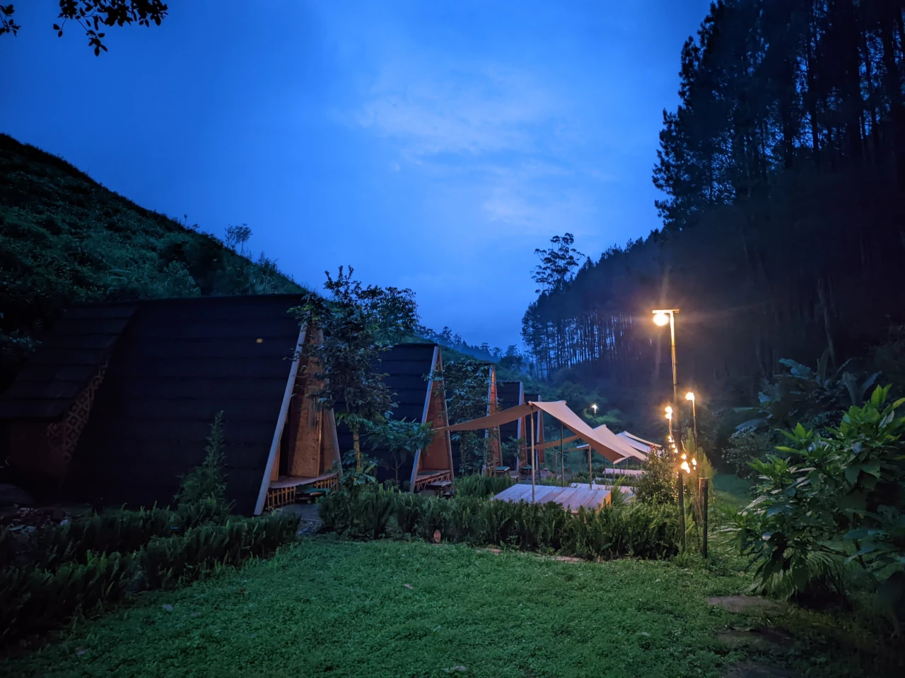 Kancah Nangkub - Pemandangan Kabin di Malam Hari